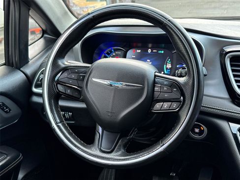 Used 2020 Chrysler Pacifica Limited w/ Advanced Safetytec Group image 25