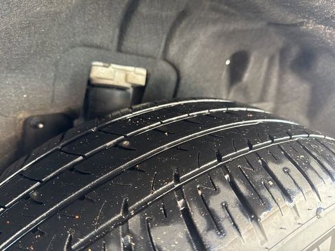 Used 2023 Jeep Grand Cherokee L Laredo image 36