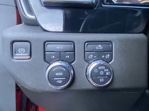 Used 2024 GMC Sierra 1500 Elevation image 13