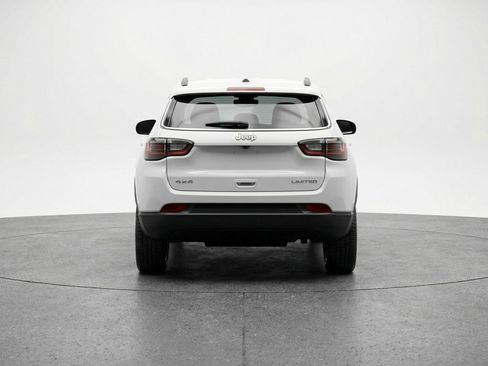 Used 2025 Jeep Compass Latitude image 7