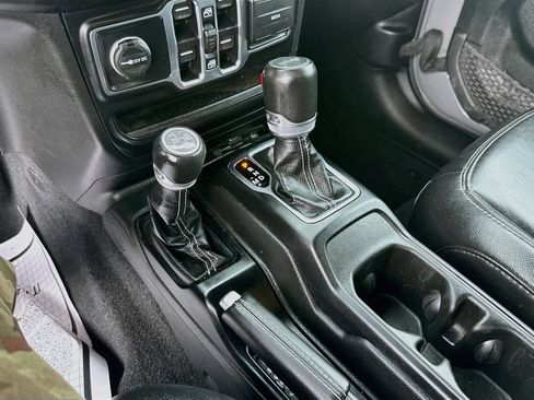 Used 2023 Jeep Wrangler Unlimited Sahara w/ Cold Weather Group AWD/4WD image 18
