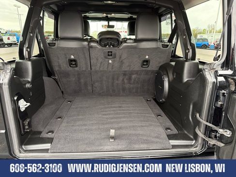 Used 2021 Jeep Wrangler Unlimited Rubicon w/ Dual Top Group AWD/4WD image 23