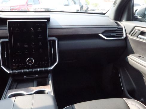 New 2026 GMC Acadia Denali w/ Super Cruise Package image 11