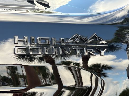 Used 2024 Chevrolet Silverado 2500 High Country w/ High Country Premium Package AWD/4WD image 32