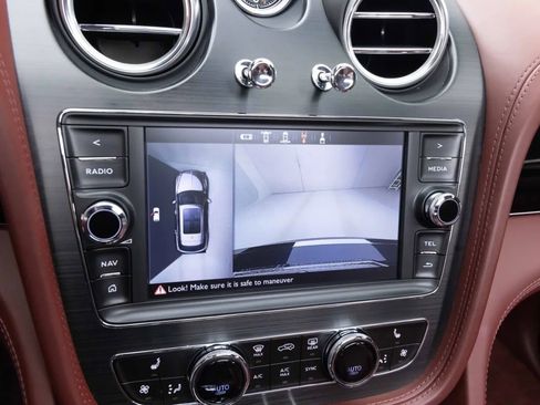 Used 2019 Bentley Bentayga AWD/4WD image 38