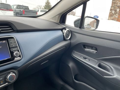 Used 2025 Nissan Versa SV image 34