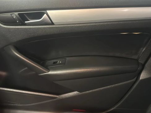 Used 2012 Volkswagen Passat 2.5 SE FWD image 16