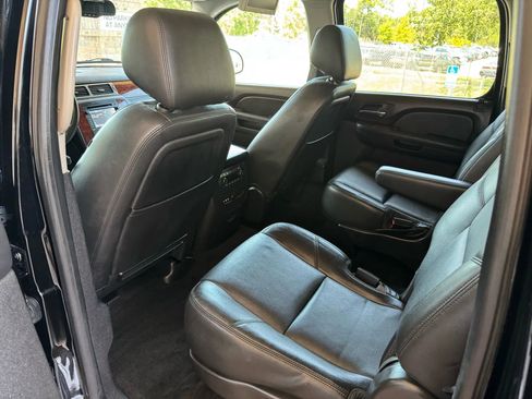 Used 2013 Chevrolet Suburban LTZ image 18