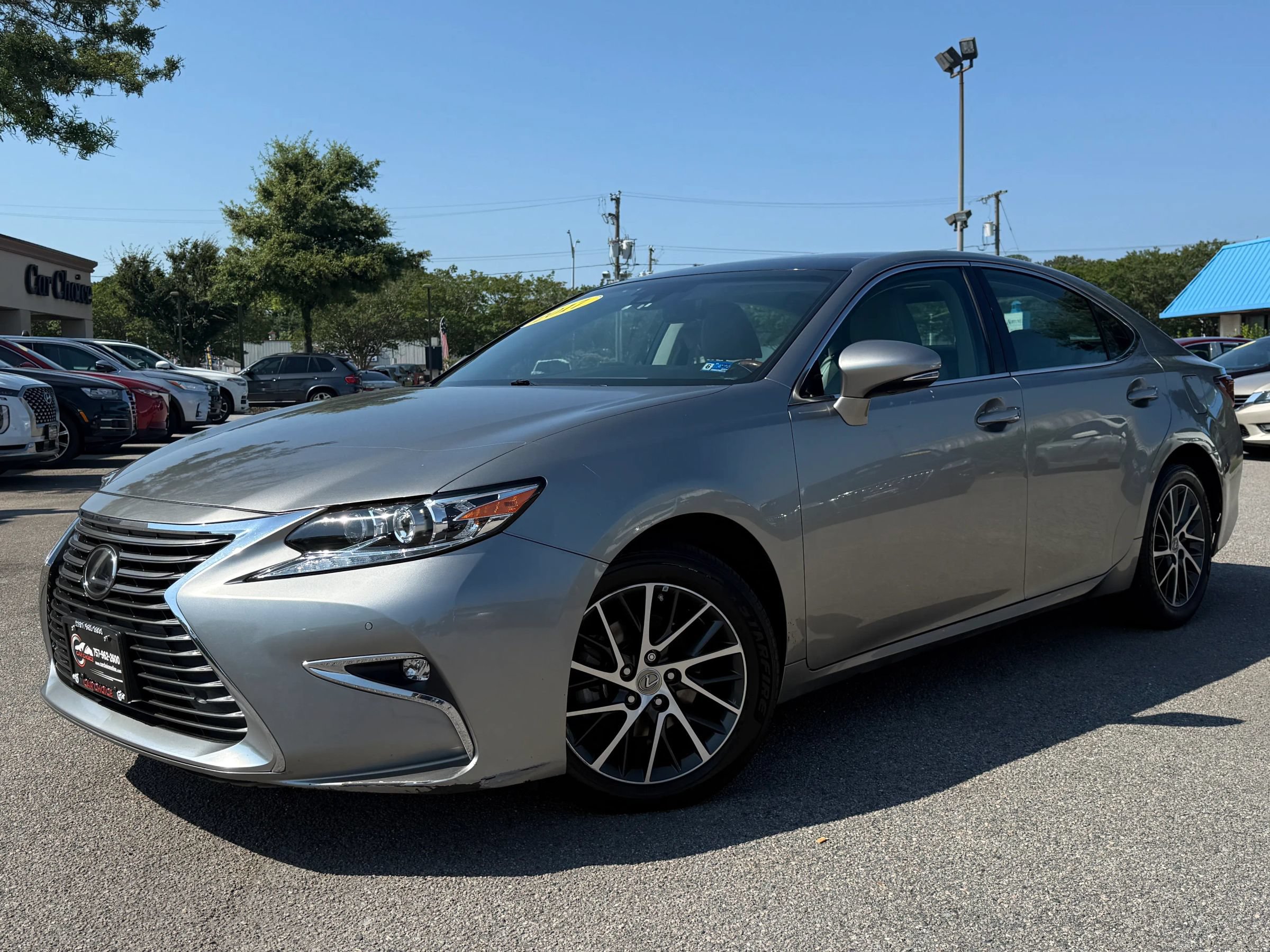 Used 2017 Lexus ES 350 w/ Luxury Package FWD image 2