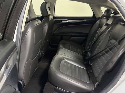 Used 2020 Ford Fusion SE FWD image 24