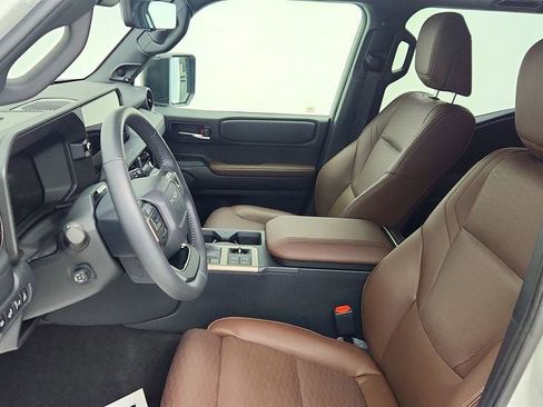 Used 2025 Toyota Land Cruiser w/ Premium Package image 18