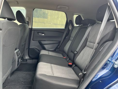 Used 2025 Nissan Rogue SV image 28