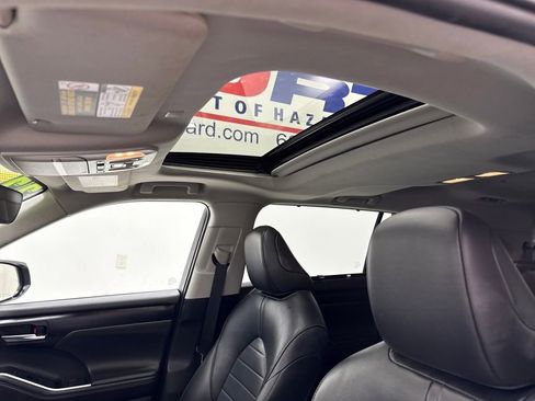 Used 2022 Toyota Highlander XLE image 31