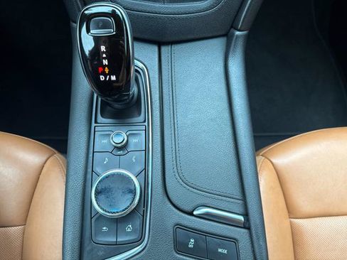 Used 2020 Cadillac XT5 Premium Luxury w/ LPO, Floor Liner Package AWD/4WD image 13