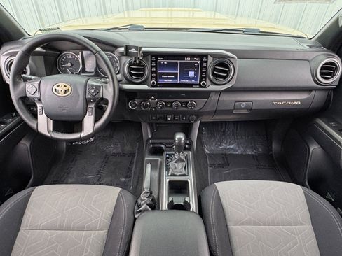 Used 2020 Toyota Tacoma TRD Sport image 11