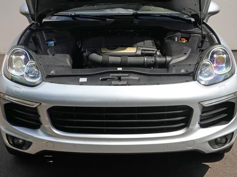 Used 2017 Porsche Cayenne Platinum Edition AWD/4WD image 7