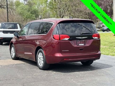 Used 2023 Chrysler Voyager LX FWD image 2