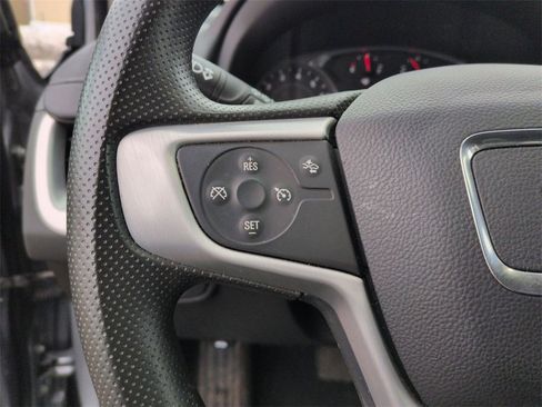 Used 2024 GMC Terrain SLE w/ Driver Convenience Package image 19