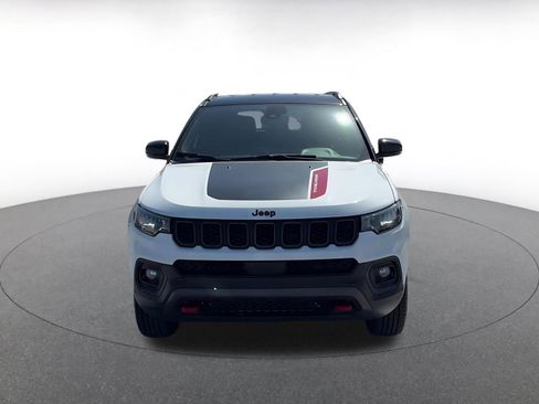 Used 2025 Jeep Compass Trailhawk image 4