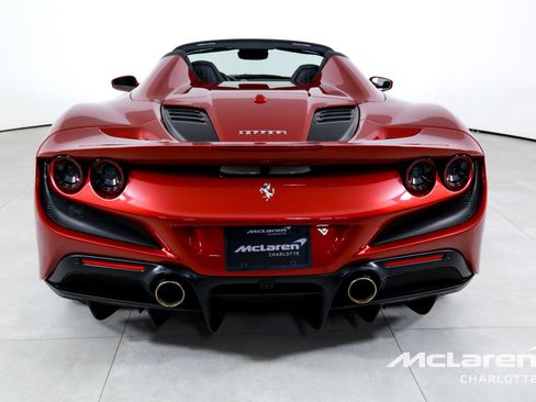 Used 2022 Ferrari F8 Tributo image 8