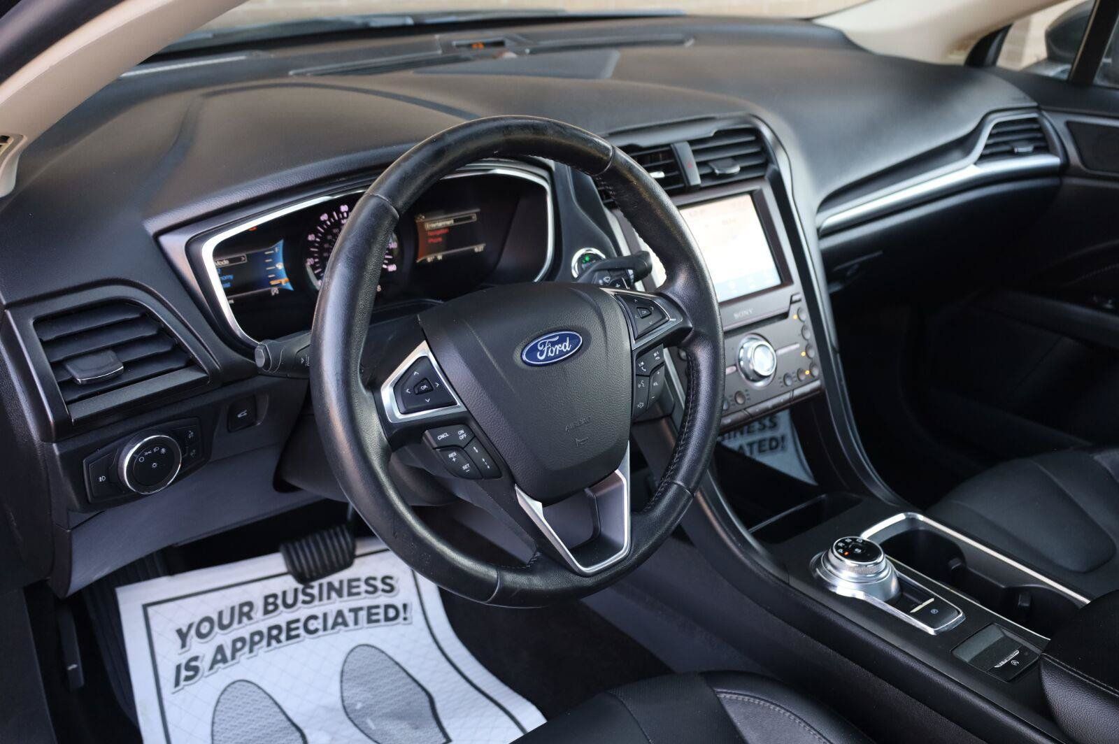 Used 2020 Ford Fusion Titanium FWD image 16