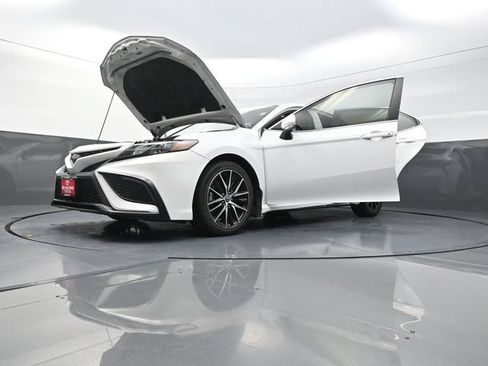 Used 2024 Toyota Camry SE FWD image 40