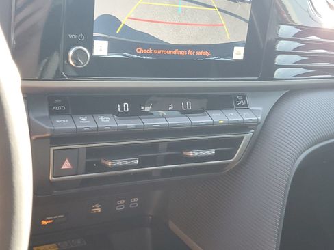 Used 2025 Toyota Camry SE w/ Convenience Package FWD image 27