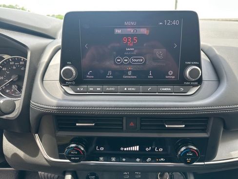 Used 2024 Nissan Rogue SV image 9