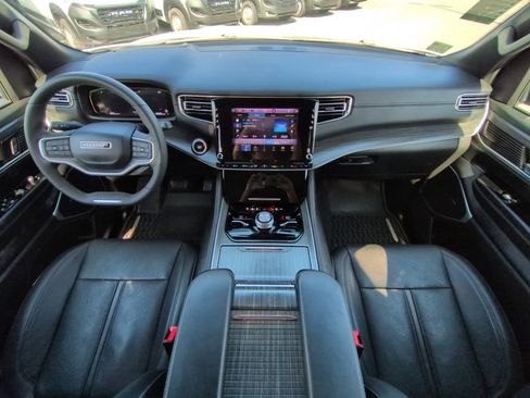 Used 2024 Jeep Wagoneer Series III AWD/4WD image 15