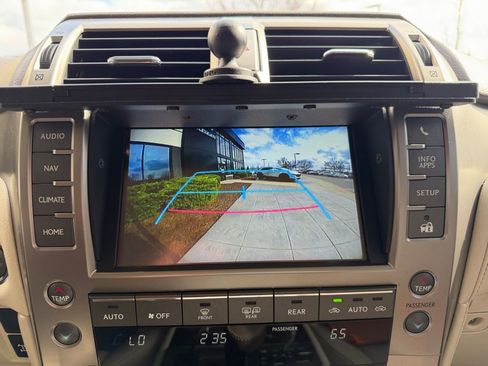 Used 2019 Lexus GX 460 Premium w/ Premium Package image 9