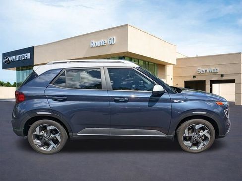 Certified 2023 Hyundai Venue Limited w/ Cargo Package FWD image 3