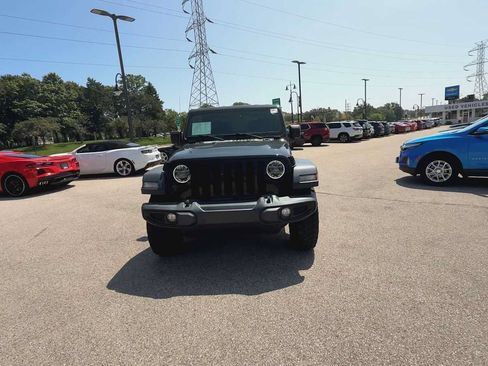 Used 2022 Jeep Wrangler Sport AWD/4WD image 3