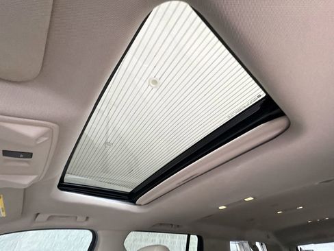 Used 2017 Cadillac Escalade ESV Luxury image 19