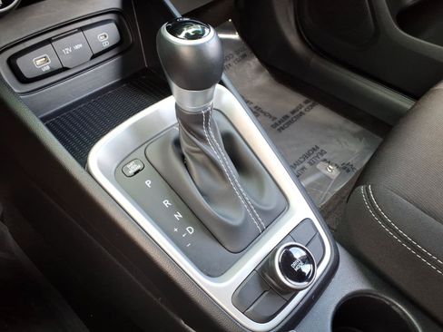 Certified 2024 Hyundai Venue SEL FWD image 27
