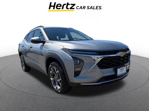 Used 2025 Chevrolet Trax LT image 1