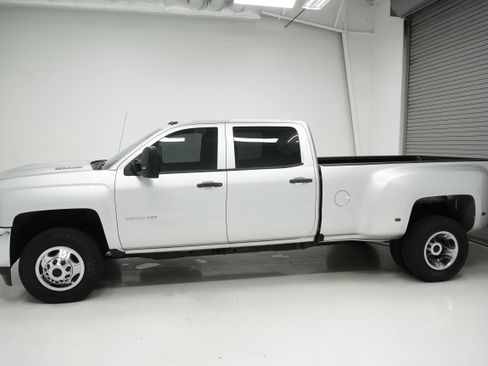 Used 2017 Chevrolet Silverado 3500 W/T AWD/4WD image 6