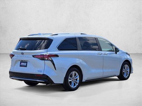 Used 2023 Toyota Sienna Limited AWD/4WD image 5