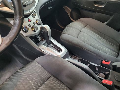 Used 2017 Chevrolet Sonic LT w/ Convenience Package image 26