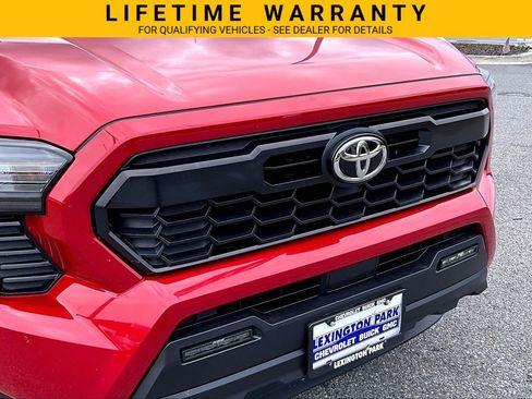 Used 2025 Toyota Tacoma TRD Off-Road AWD/4WD image 32