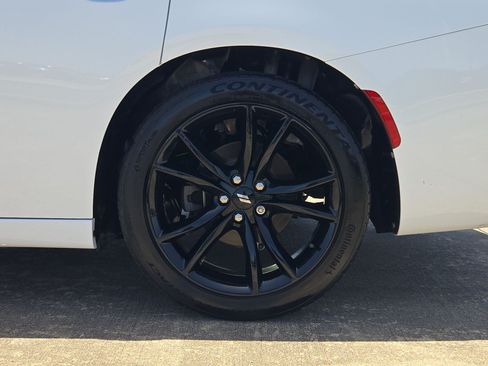 Used 2018 Dodge Charger SXT w/ Blacktop Package RWD image 11