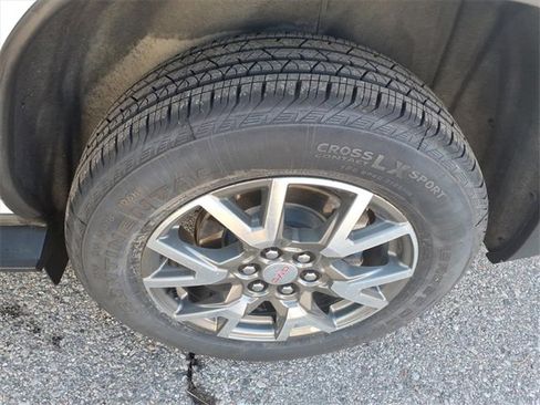 Used 2022 GMC Acadia SLE w/ Driver Convenience Package image 12