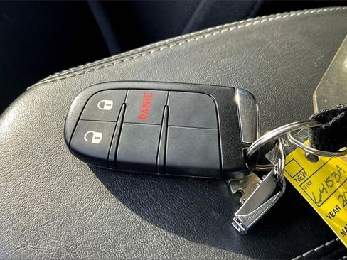 Used 2023 Jeep Renegade Latitude image 10