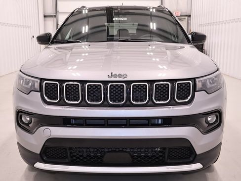Used 2023 Jeep Compass Limited AWD/4WD image 5