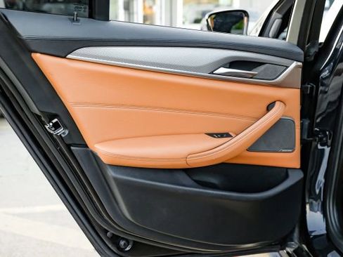 Used 2018 BMW M550i xDrive image 55