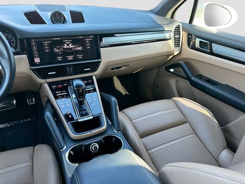 Used 2019 Porsche Cayenne Turbo image 24