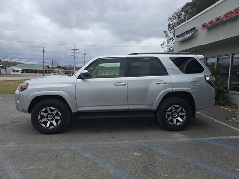 Used 2024 Toyota 4Runner TRD Off-Road image 7