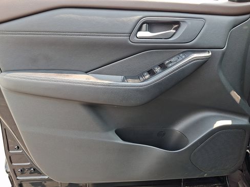 Certified 2023 Nissan Rogue SV w/ SV Premium B Package AWD/4WD image 12
