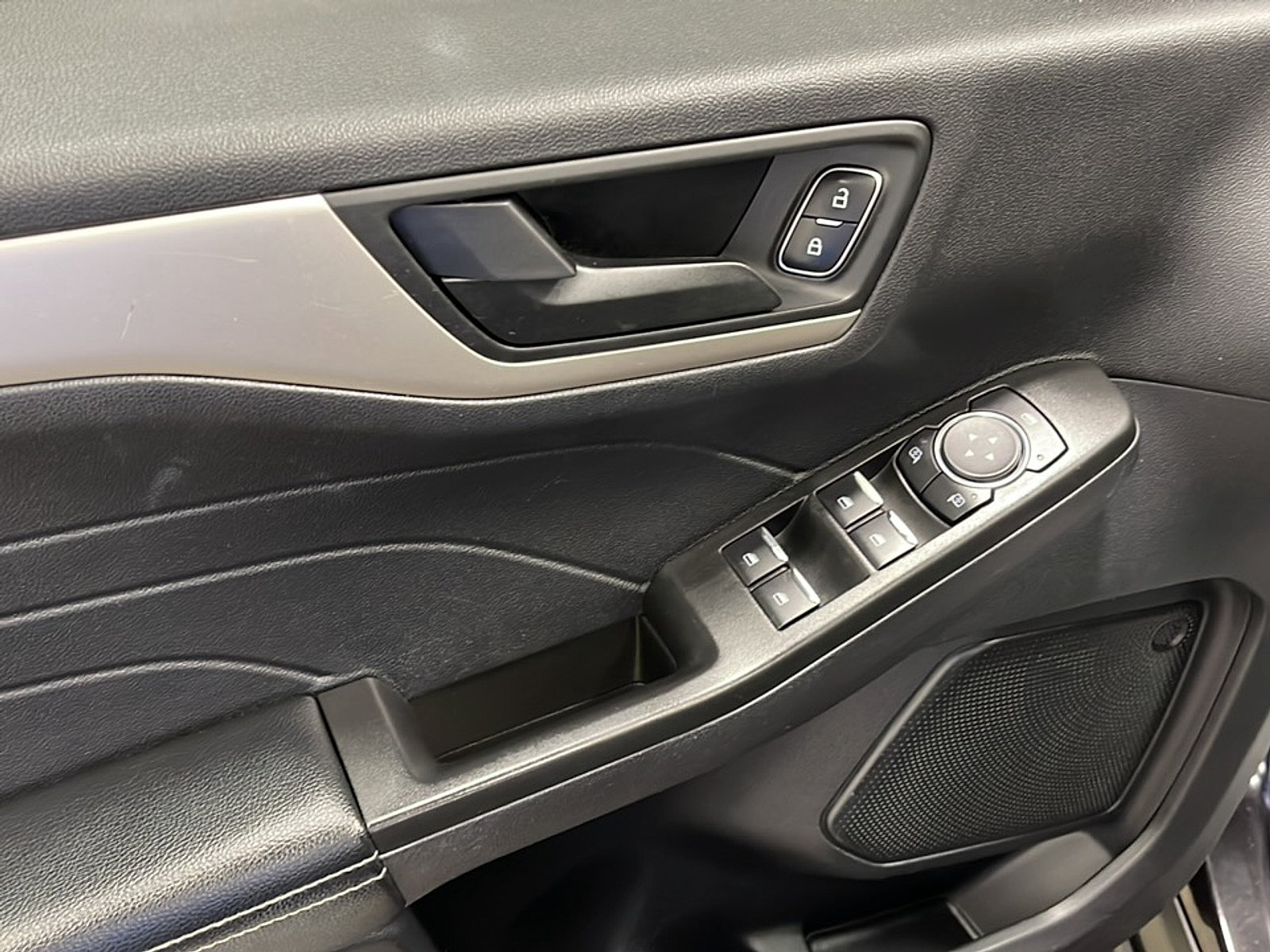 Used 2022 Ford Escape SE AWD/4WD image 13