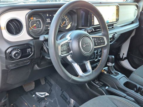 Used 2024 Jeep Wrangler Unlimited Sahara AWD/4WD image 21