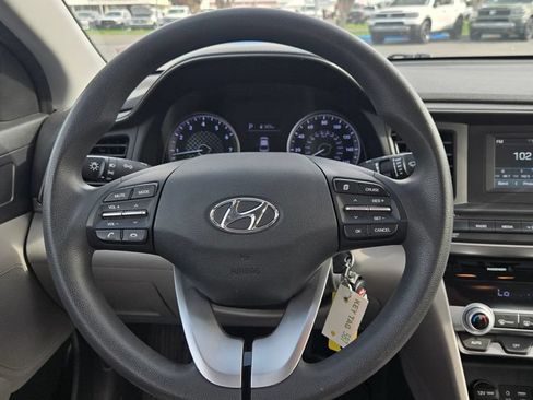 Used 2020 Hyundai Elantra SE FWD image 15